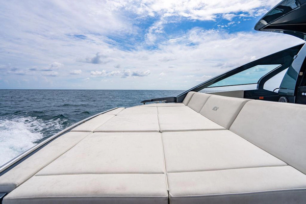 2018 Pershing 54