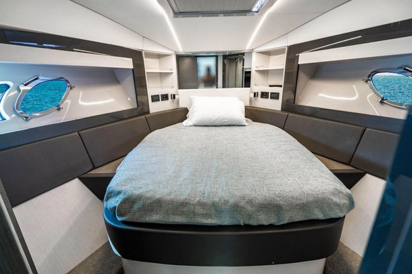 2018 Pershing 54
