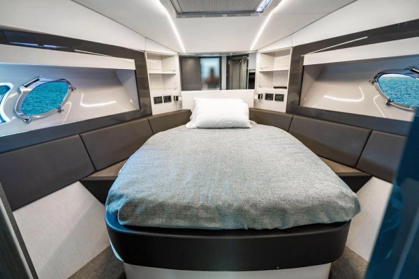 2018 Pershing 54