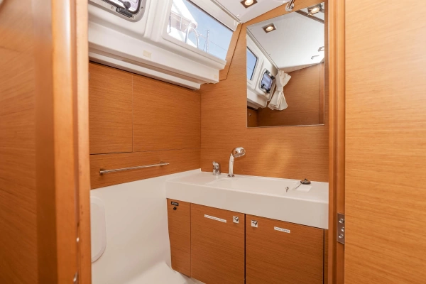 Jeanneau Sun Odyssey 479 Yacht For Sale