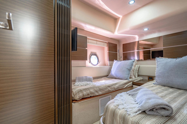 2015 Azimut 54