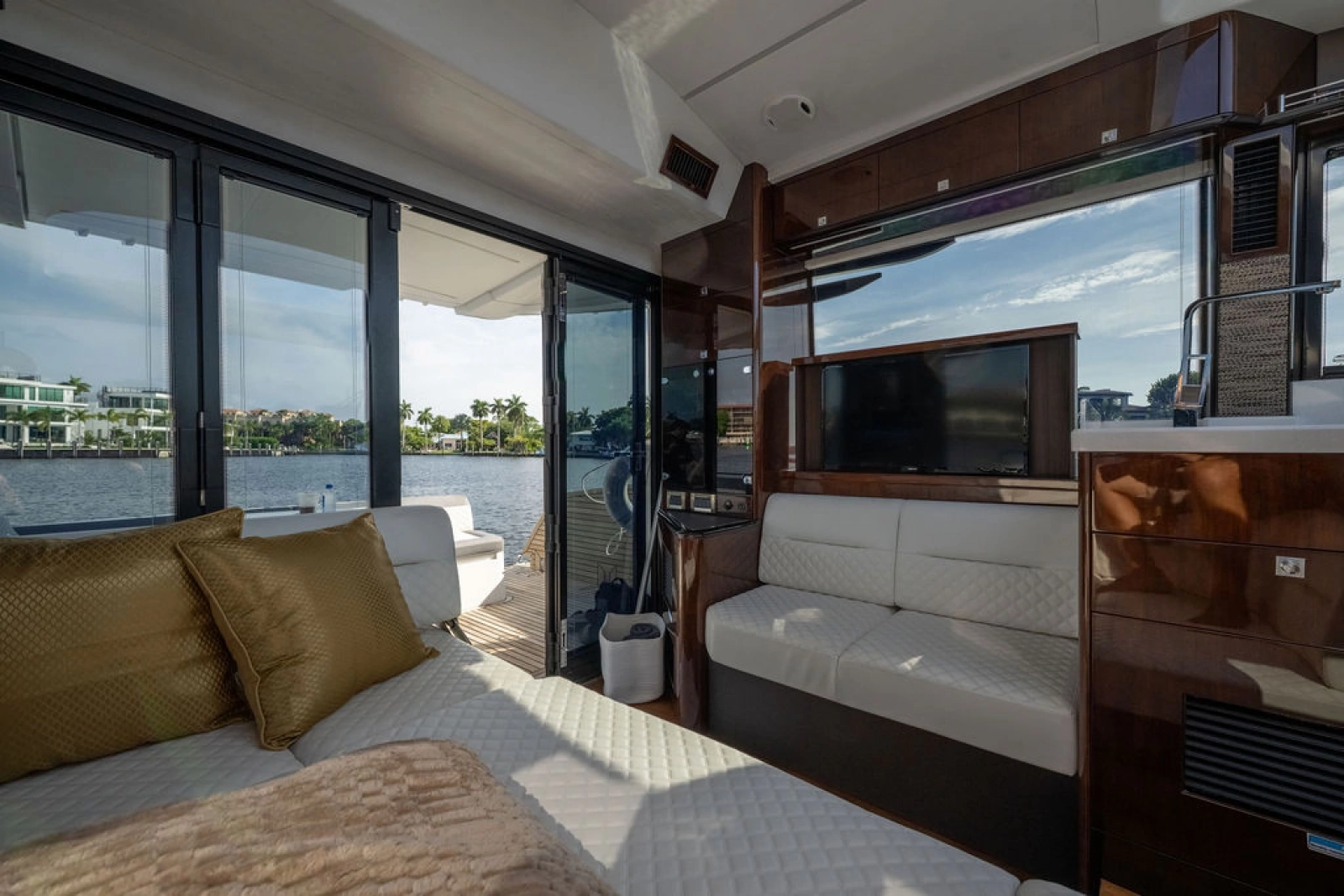 2022 Galeon 410 HTC