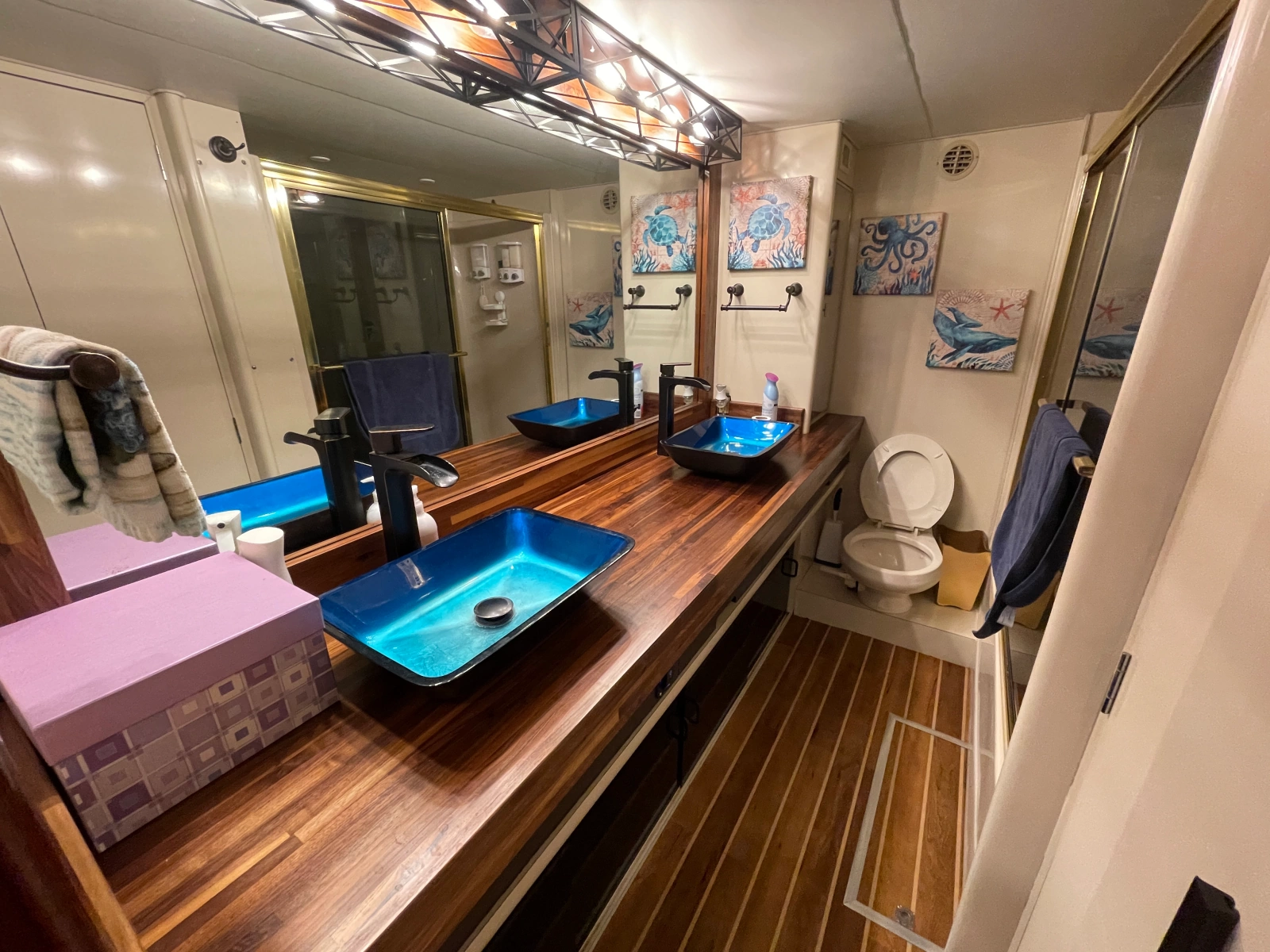 1990 Viking 63 Motor Yacht