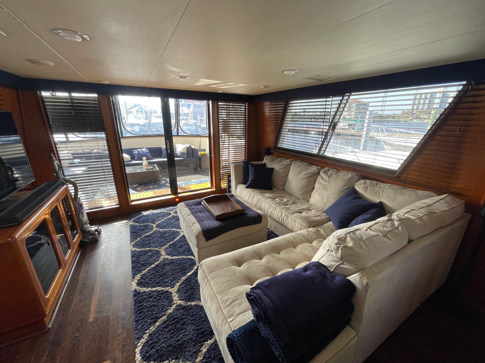 1990 Viking 63 Motor Yacht
