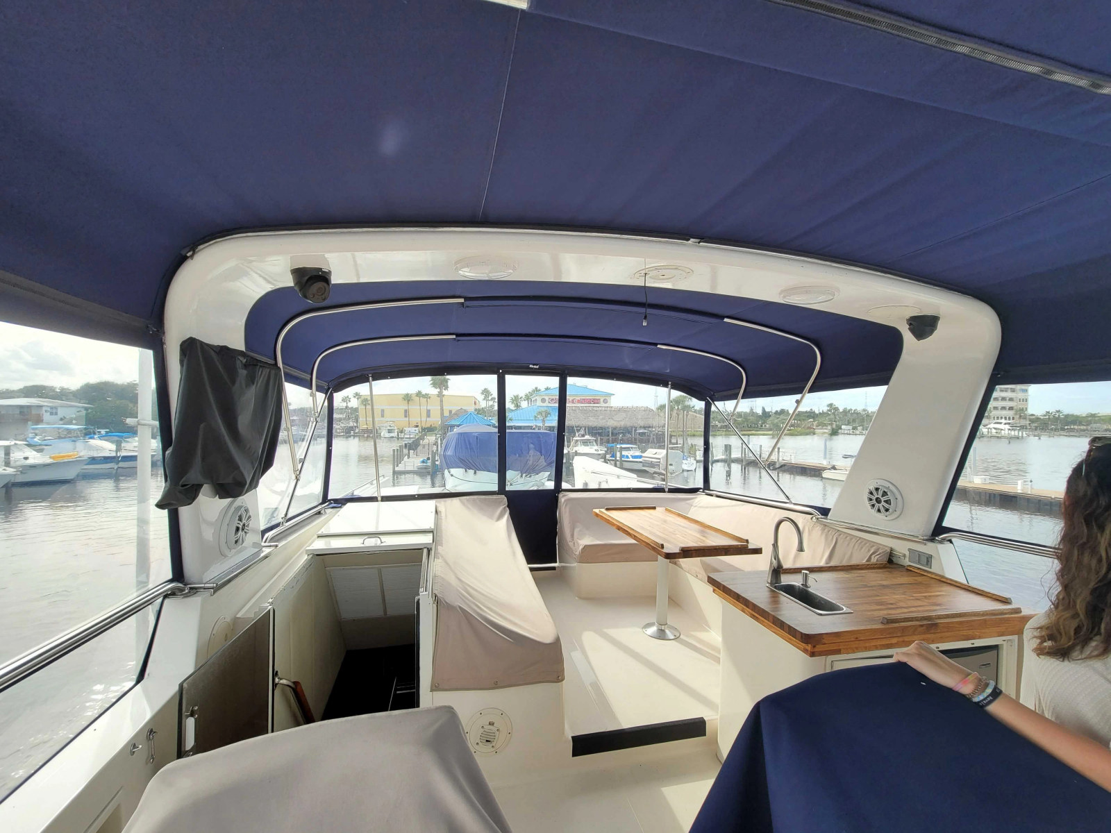 1990 Viking 63 Motor Yacht