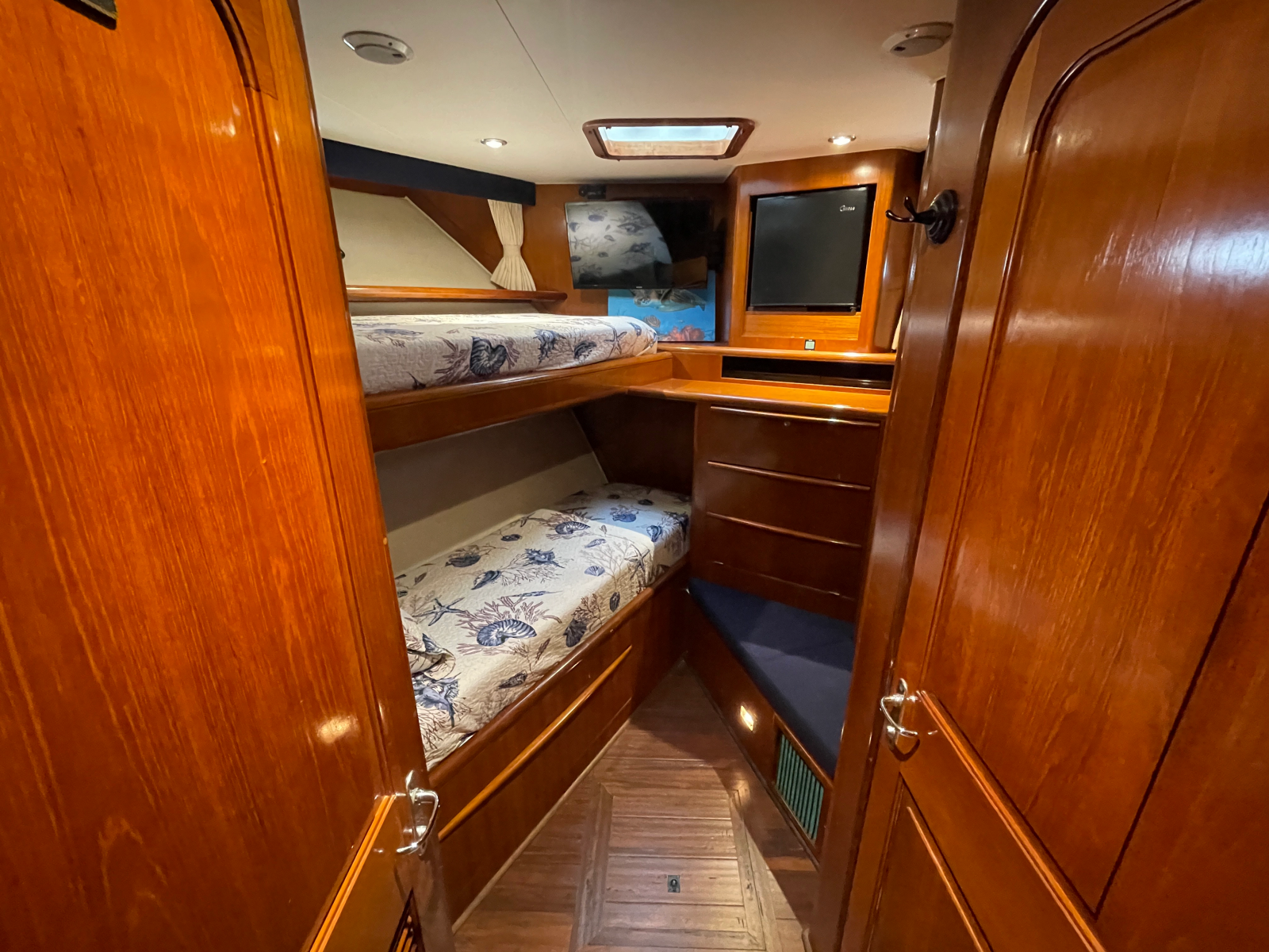1990 Viking 63 Motor Yacht