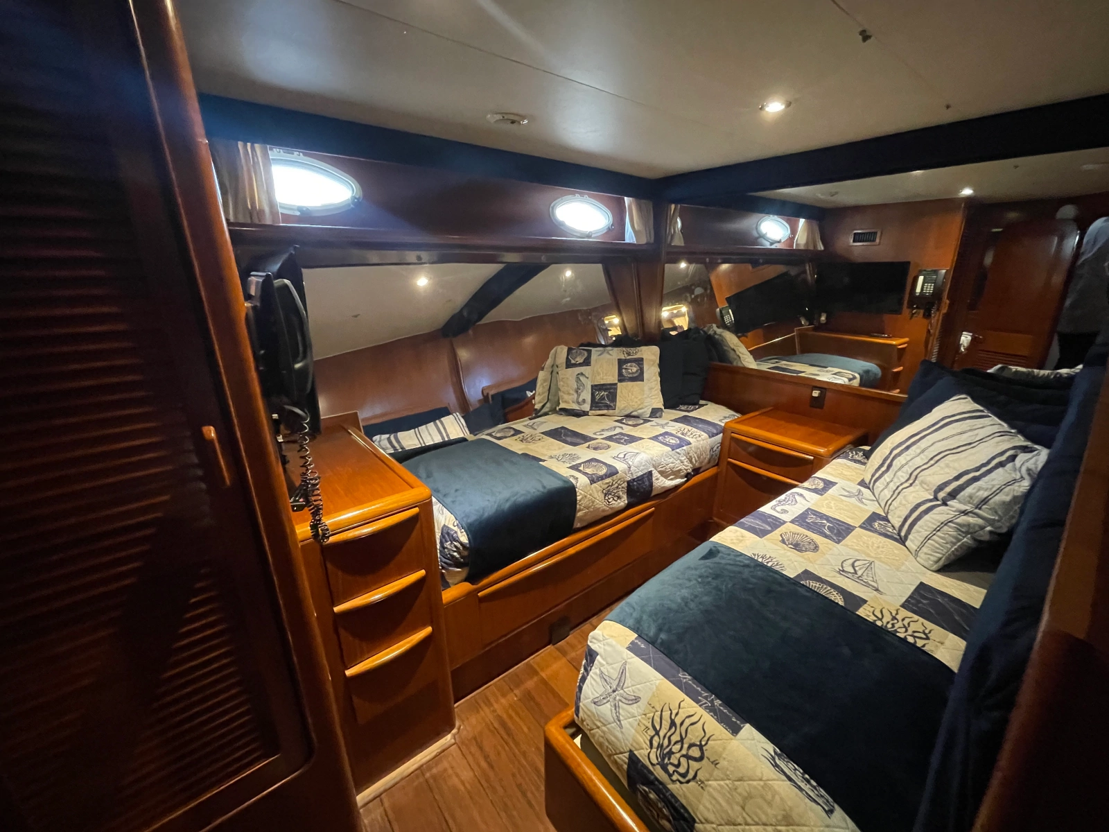 1990 Viking 63 Motor Yacht