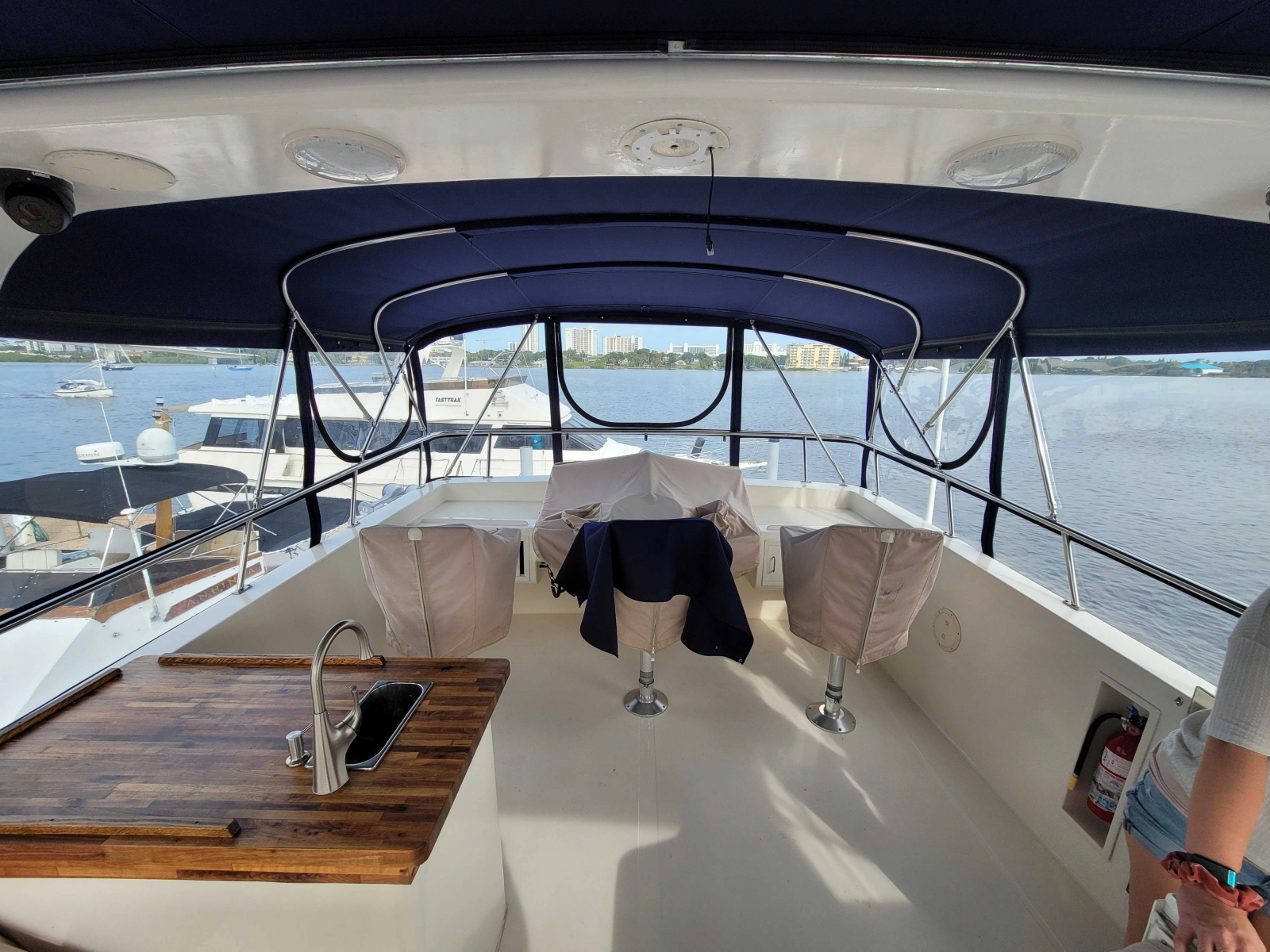 1990 Viking 63 Motor Yacht