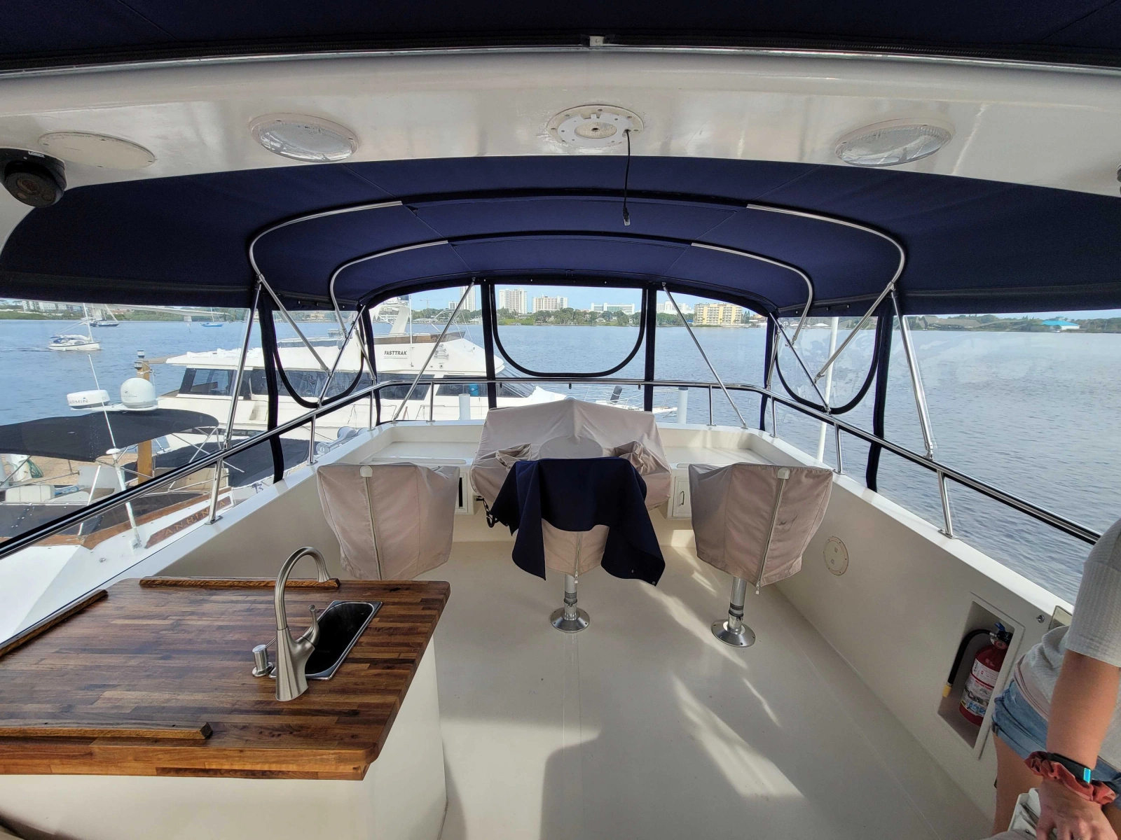 1990 Viking 63 Motor Yacht