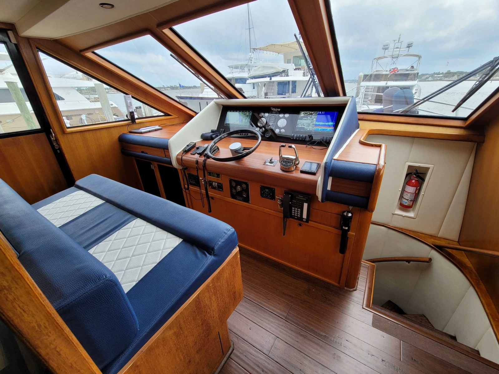 1990 Viking 63 Motor Yacht