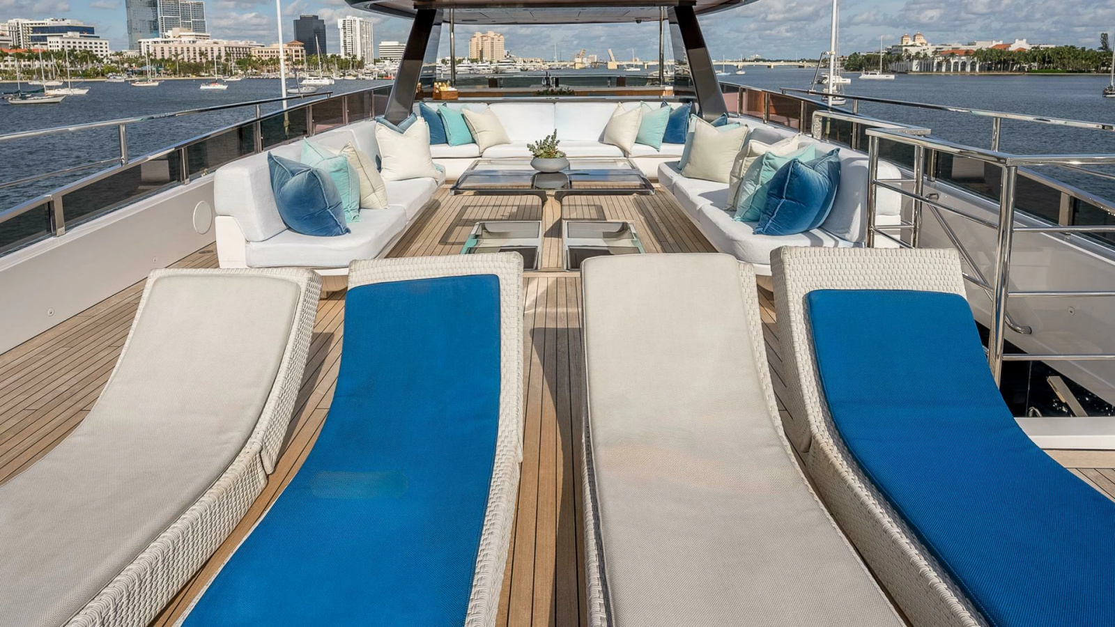138' 2017 Mangusta Oceano 42