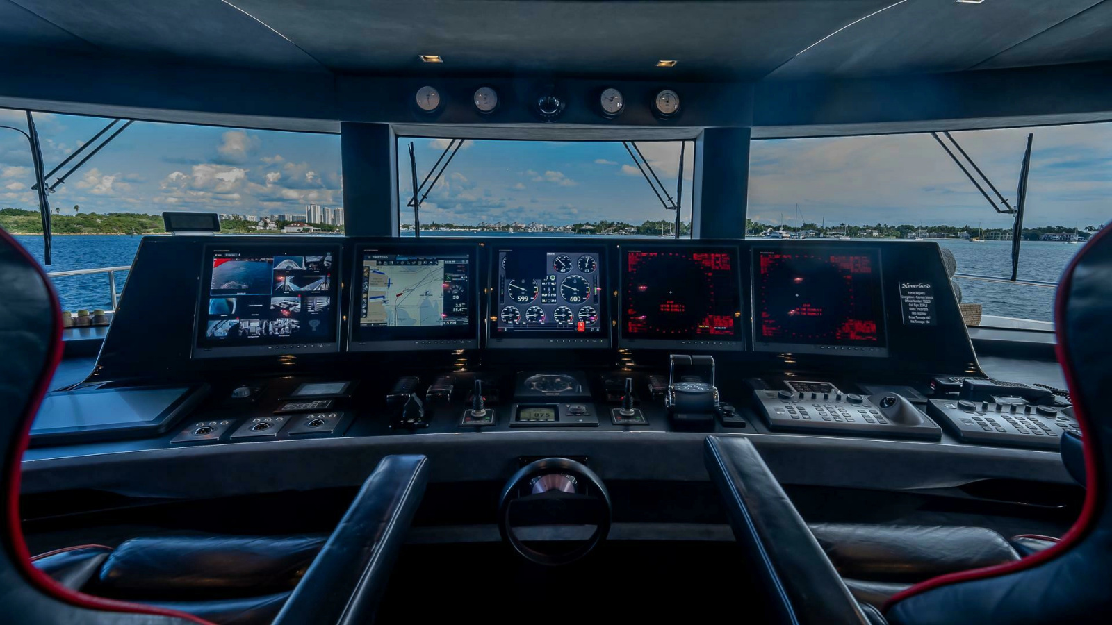 2017 Mangusta Oceano 42