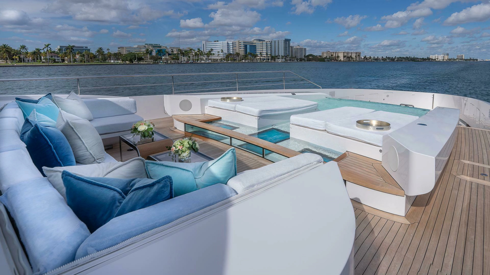 2017 Mangusta Oceano 42