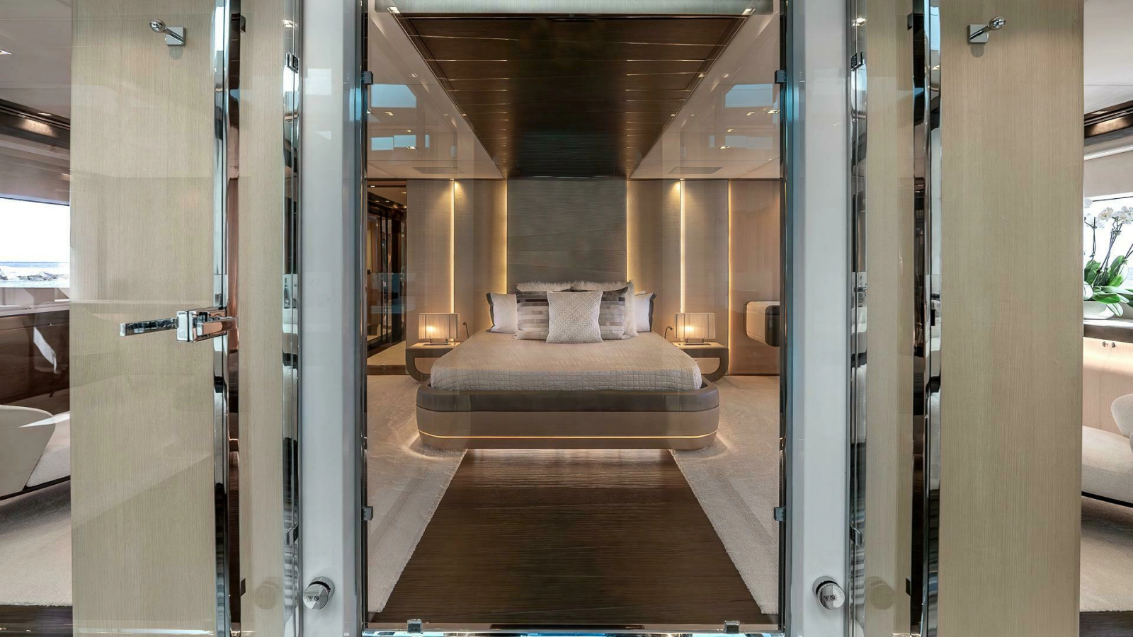 2017 Mangusta Oceano 42