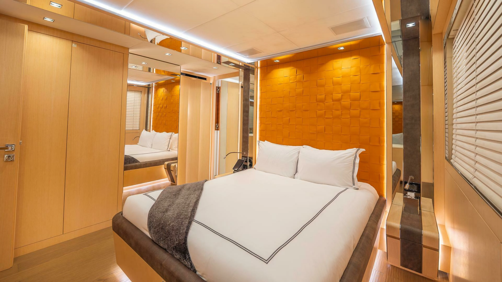 2017 Mangusta Oceano 42