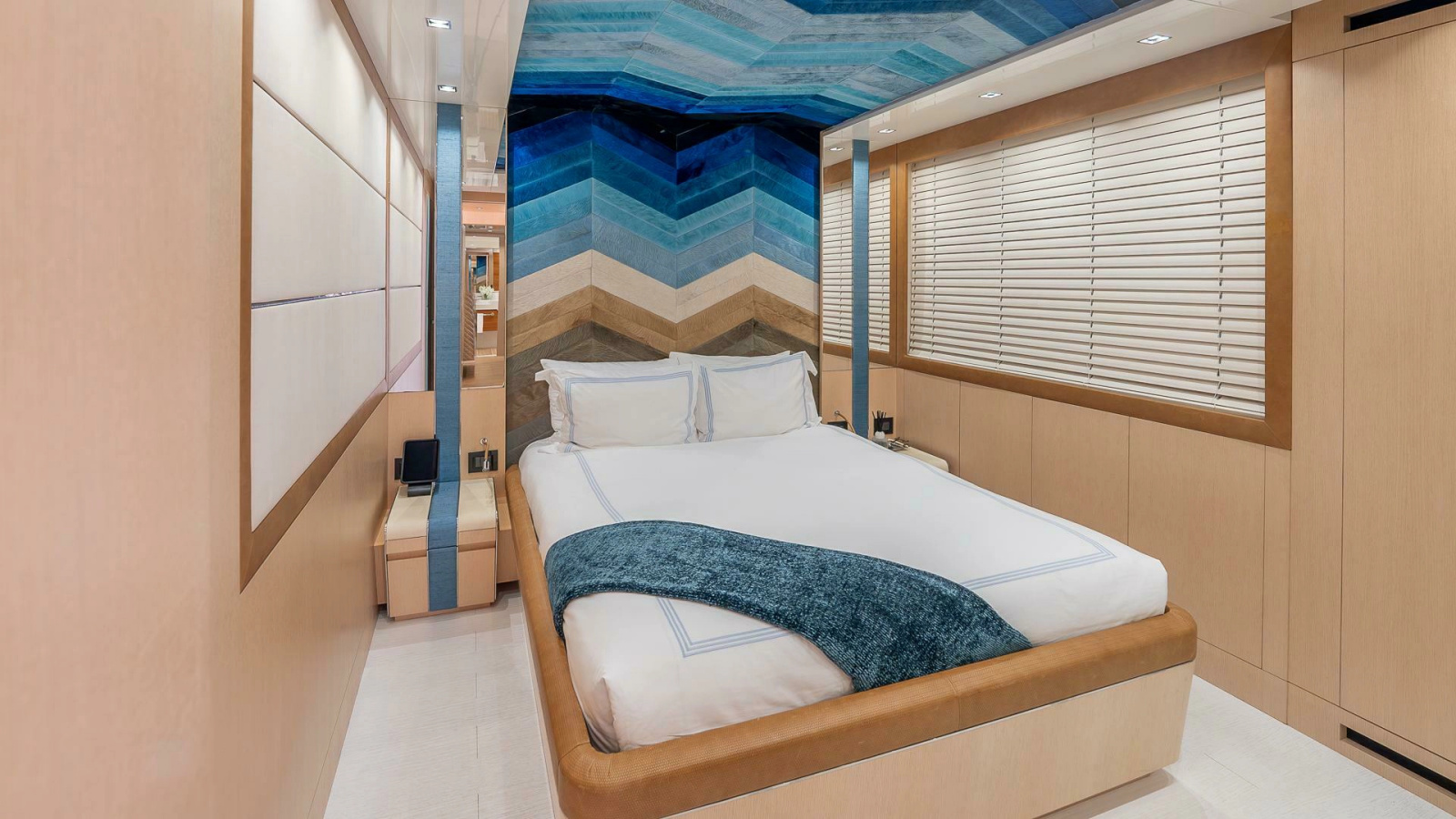 138' 2017 Mangusta Oceano 42