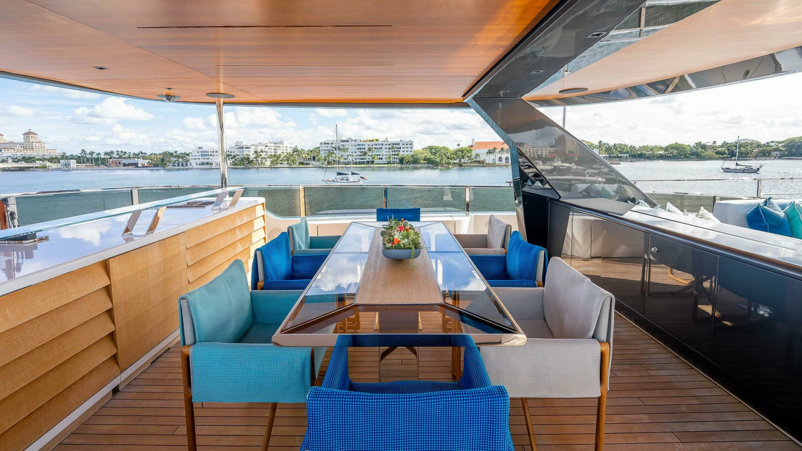 138' 2017 Mangusta Oceano 42