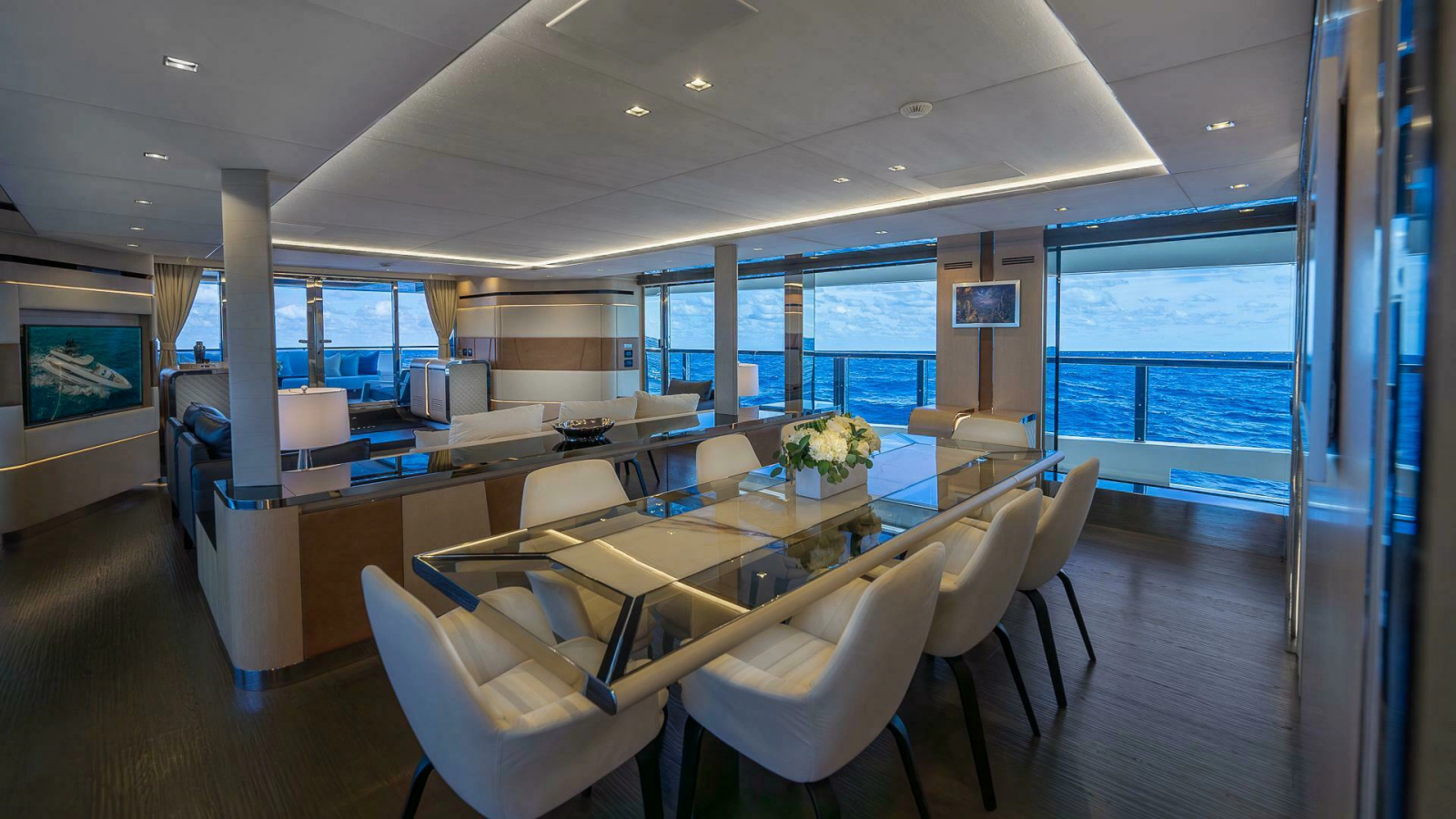 138' 2017 Mangusta Oceano 42
