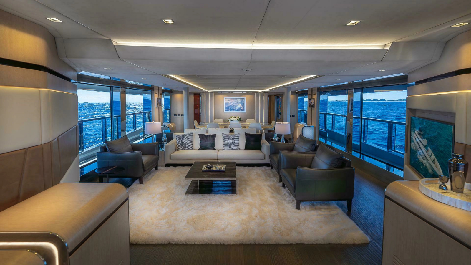 138' 2017 Mangusta Oceano 42
