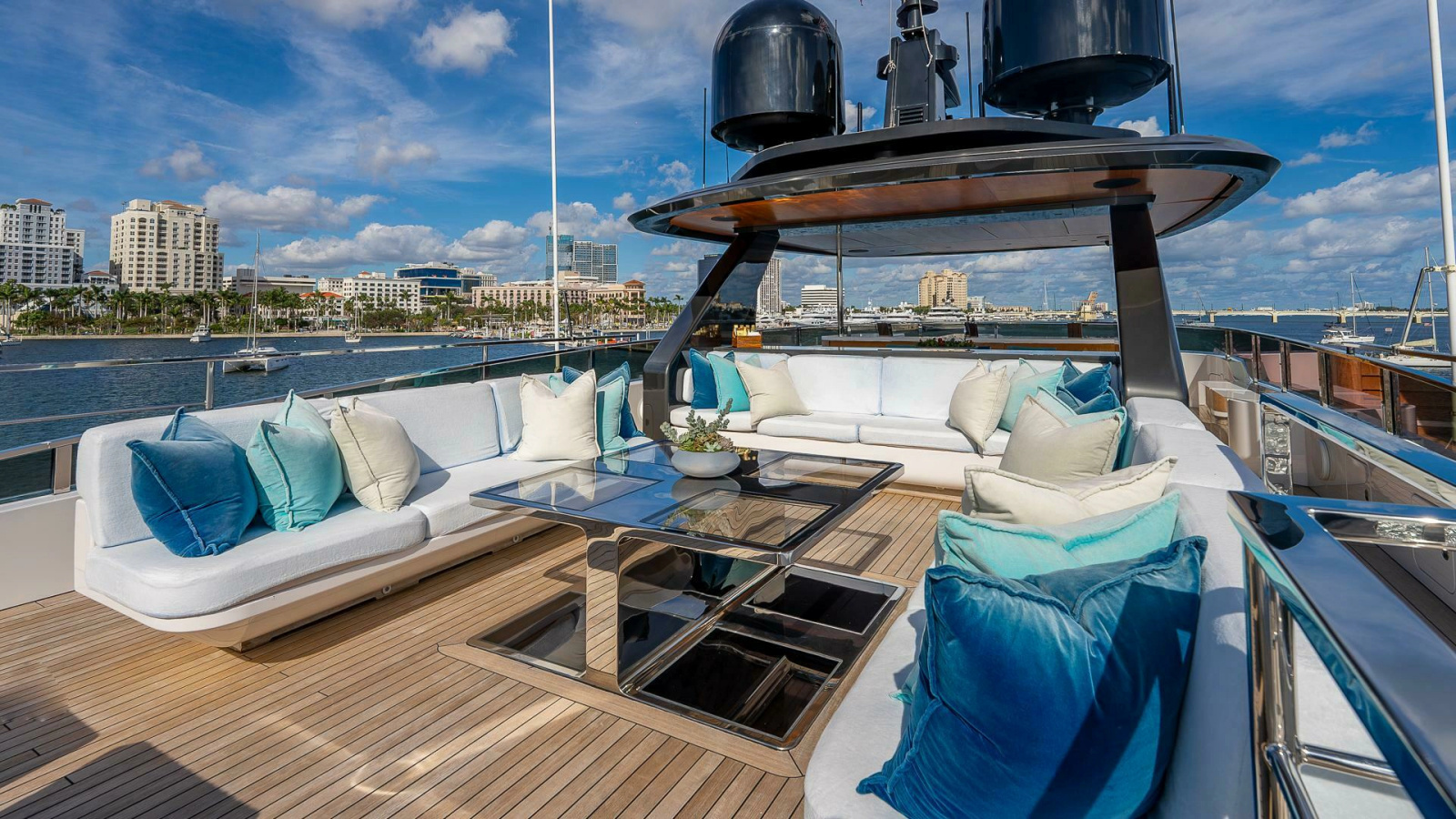 2017 Mangusta Oceano 42