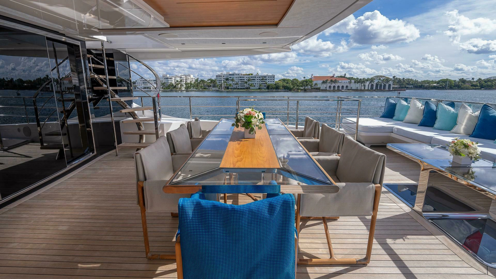 2017 Mangusta Oceano 42