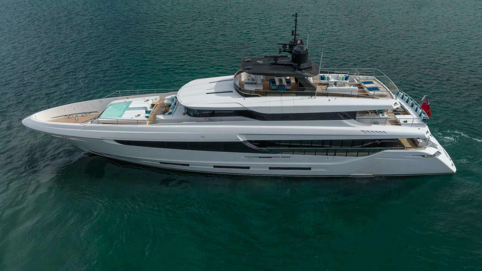 138' 2017 Mangusta Oceano 42