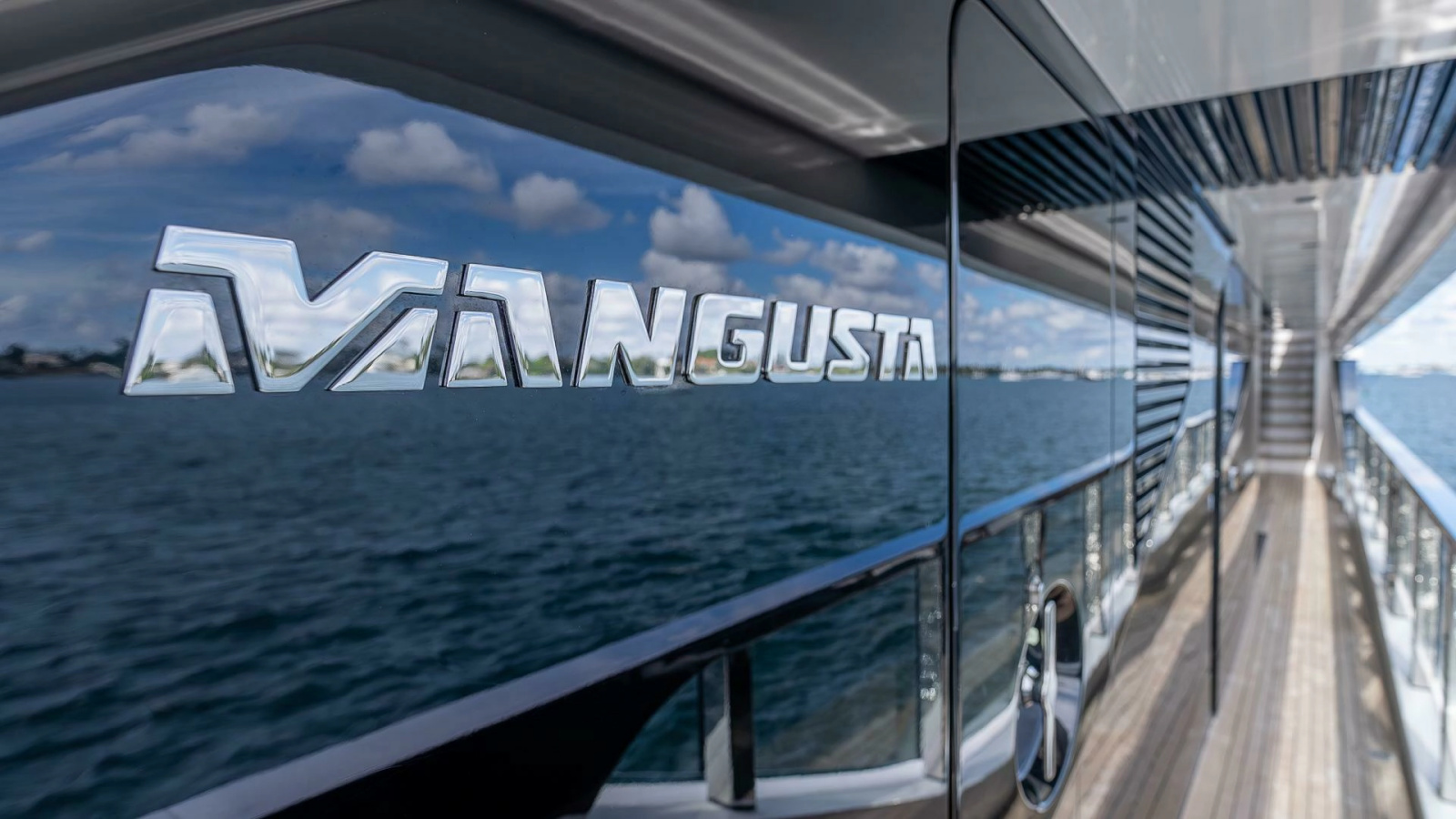 138' 2017 Mangusta Oceano 42