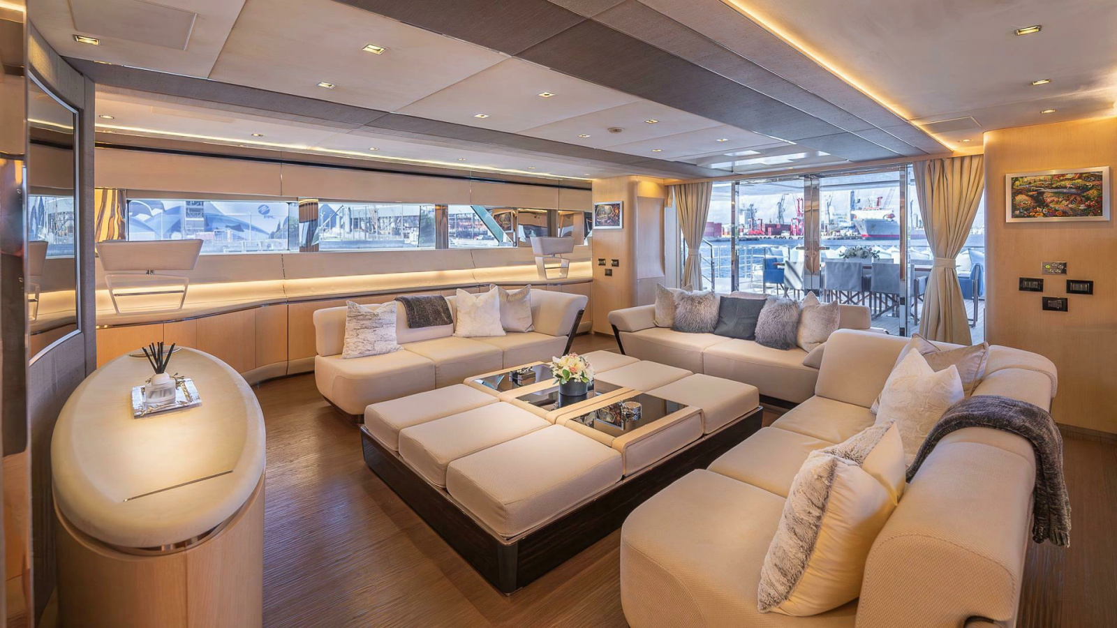 138' 2017 Mangusta Oceano 42