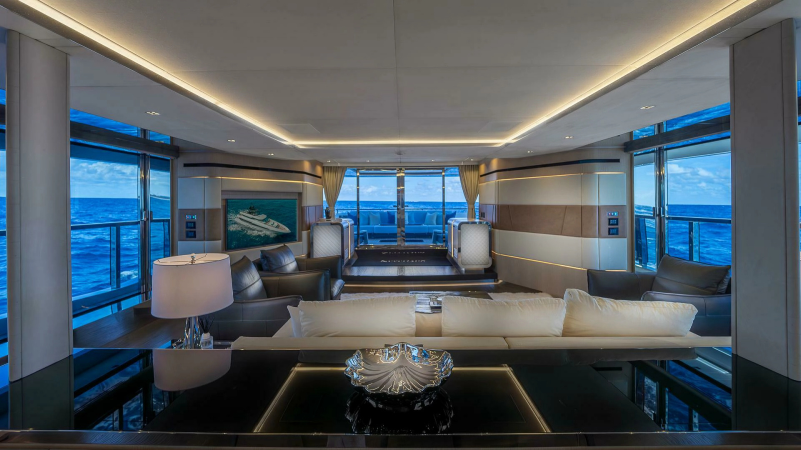 138' 2017 Mangusta Oceano 42