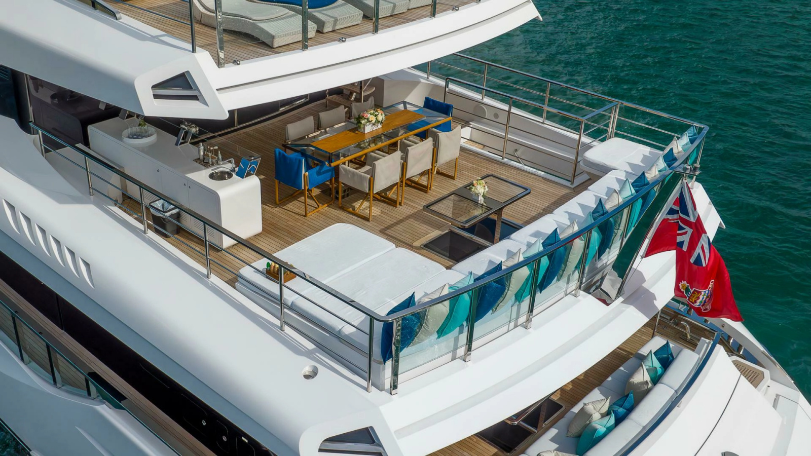 138' 2017 Mangusta Oceano 42