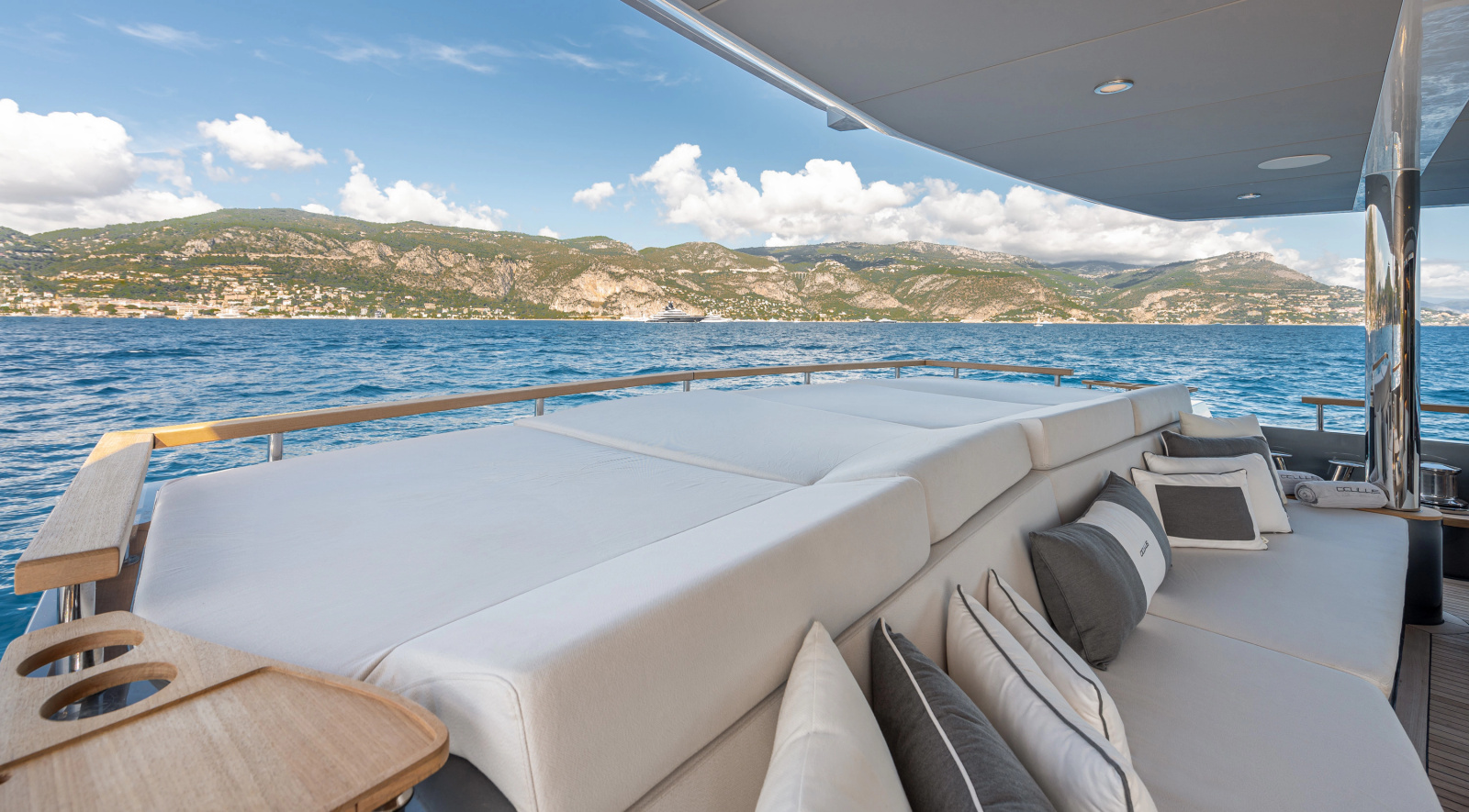 2027 Numarine 37XP