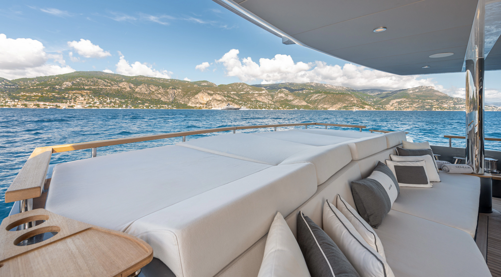 2027 Numarine 37XP