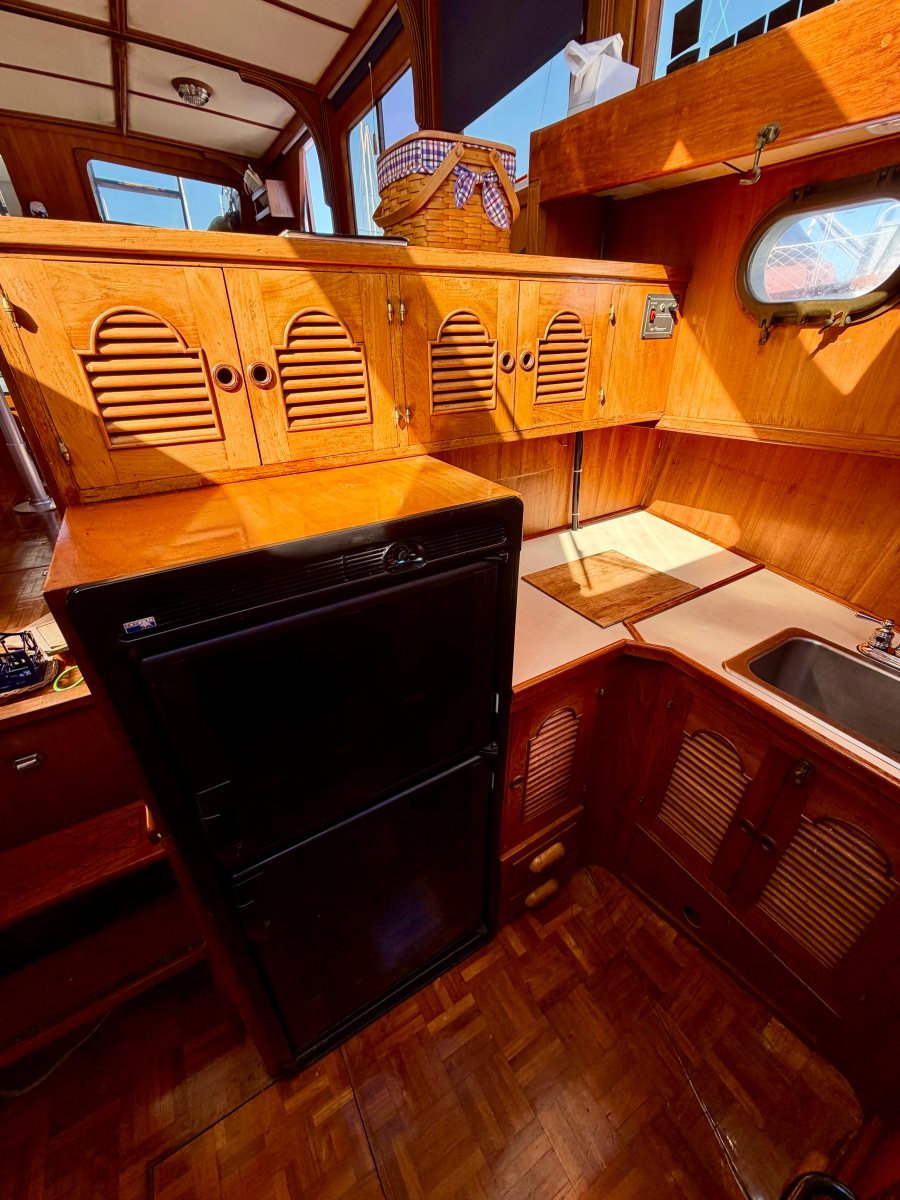1978 Albin 43 Trawler — Olga
