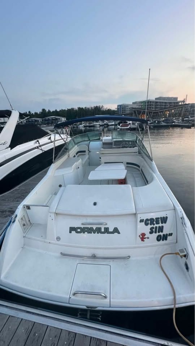 1999 Formula 330 Sun Sport 33