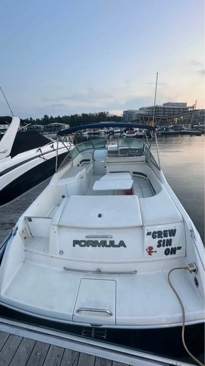 1999 Formula 330 Sun Sport 33
