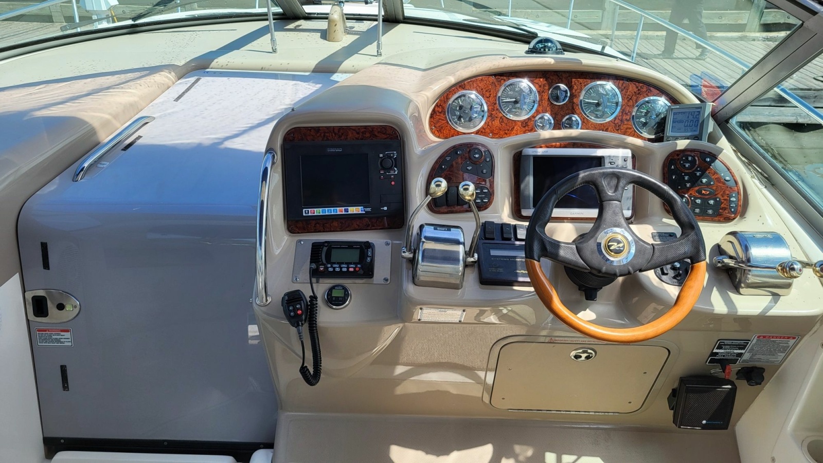 2003 Sea Ray 320 Sundancer 32