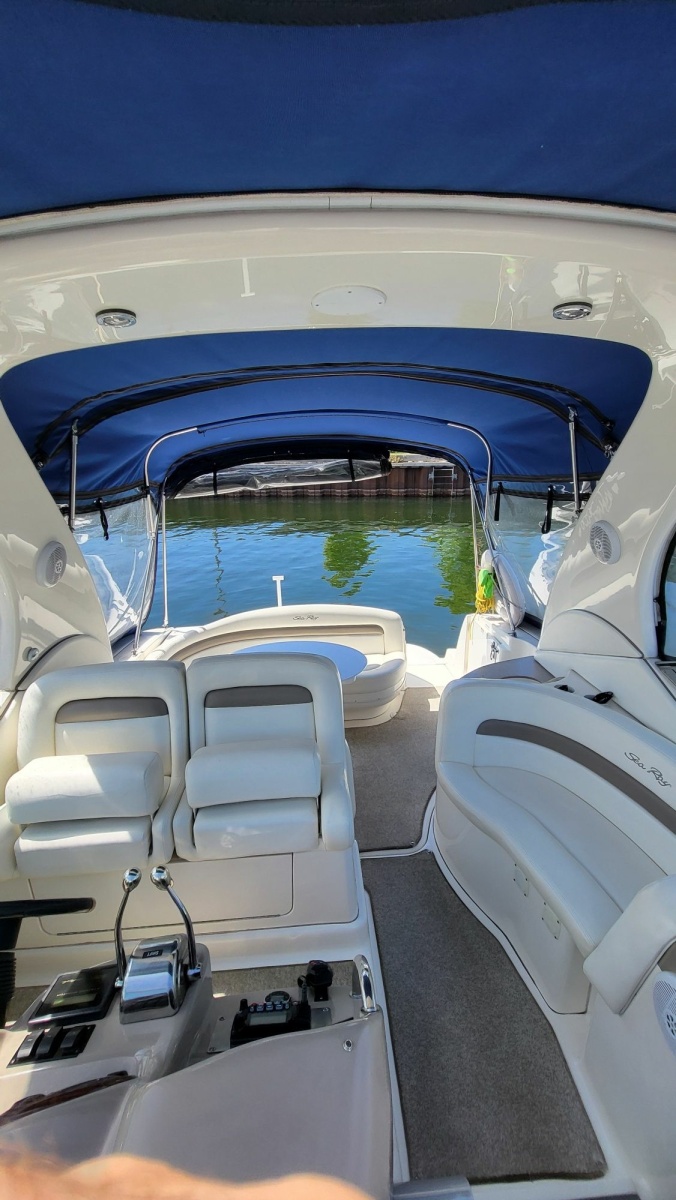 2003 Sea Ray 320 Sundancer 32