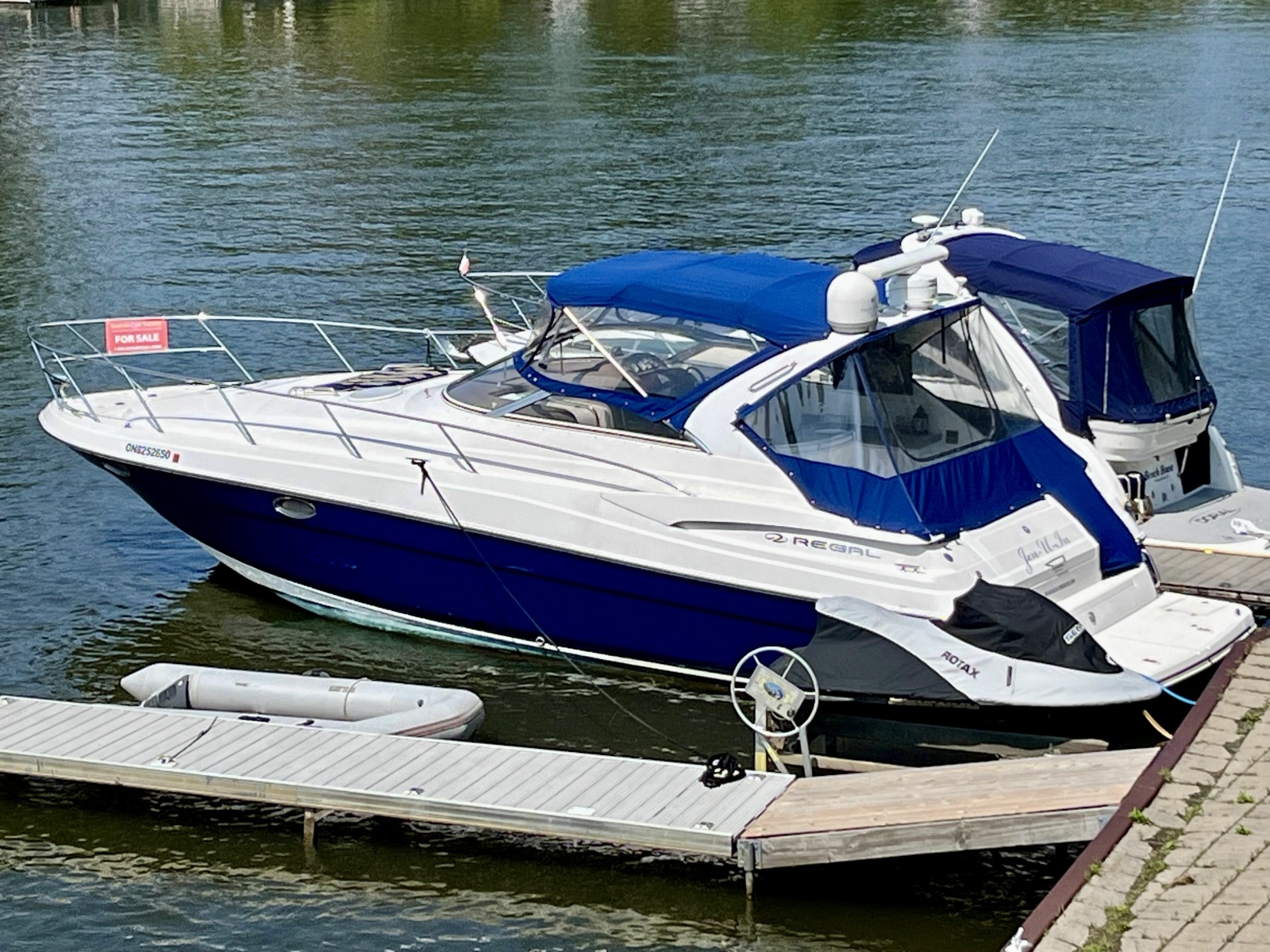 2005 Regal 3560 Commodore 35