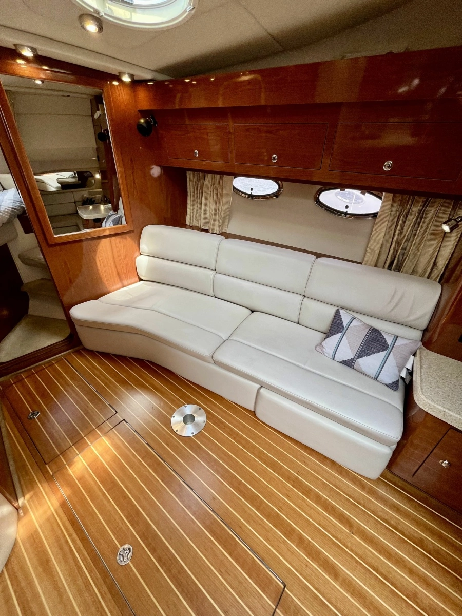 2005 Regal 3560 Commodore 35