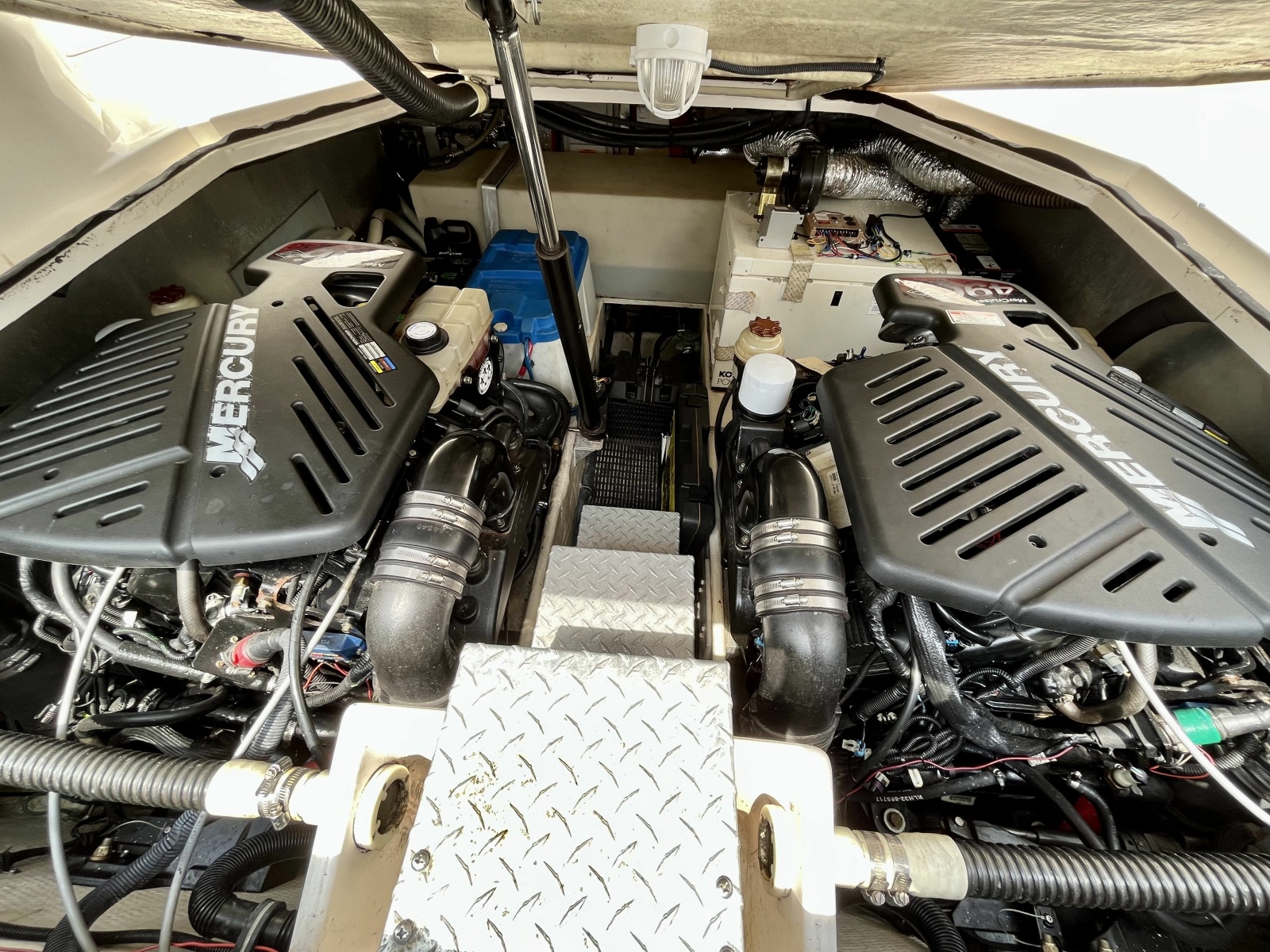 2005 Regal 3560 Commodore 35