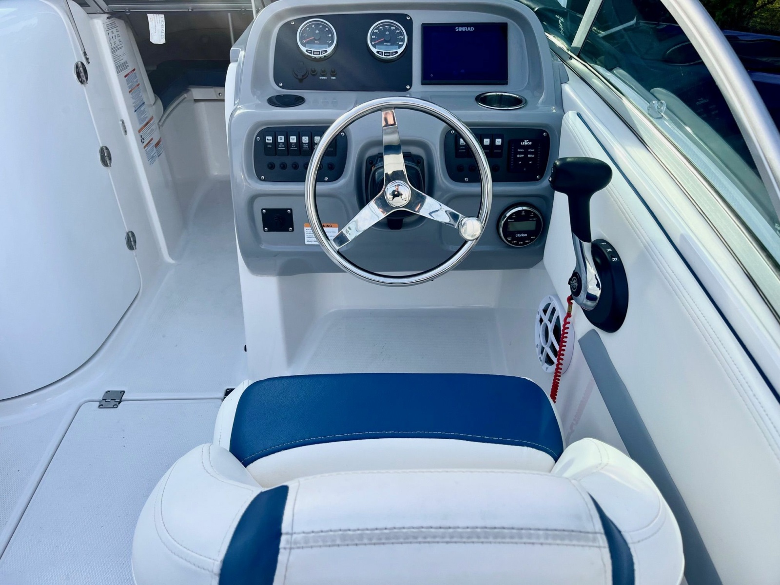 2023 Robalo R207 20