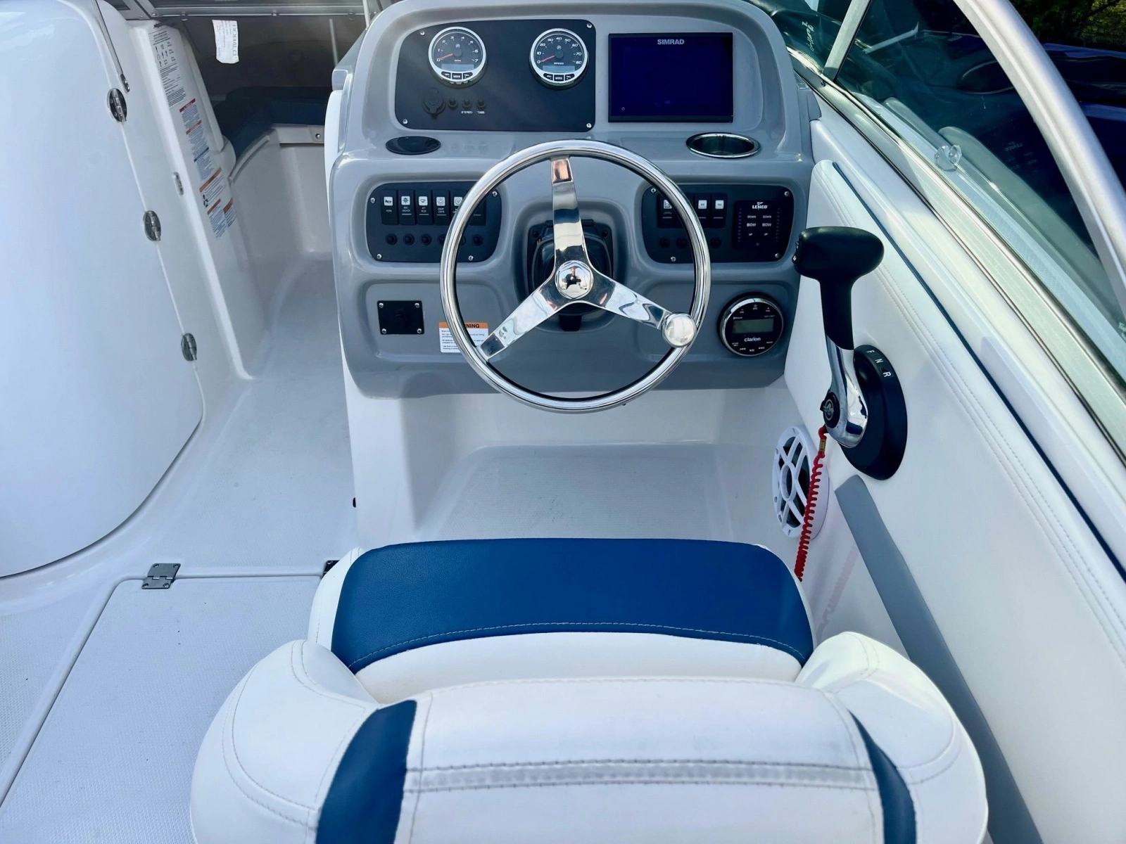 2023 Robalo R207 20