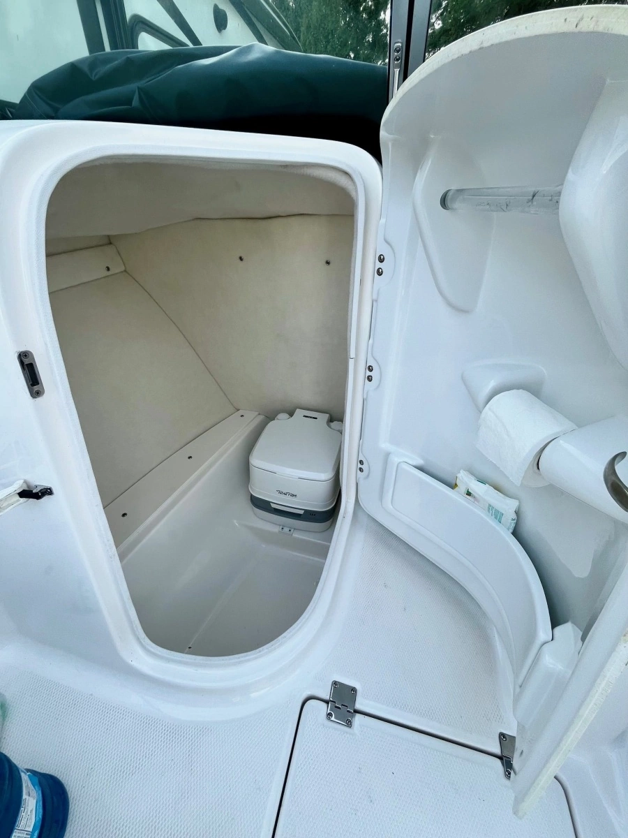 2023 Robalo R207 20