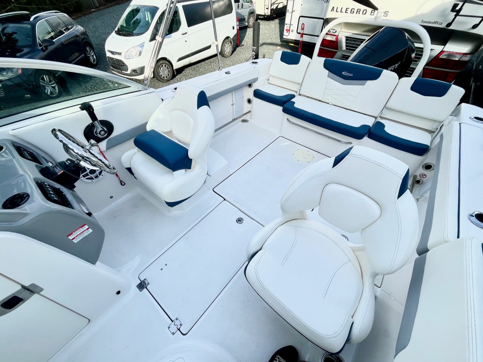 2023 Robalo R207 20