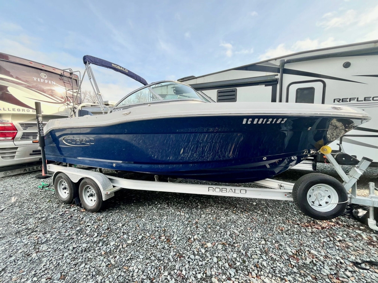 2023 Robalo R207 20