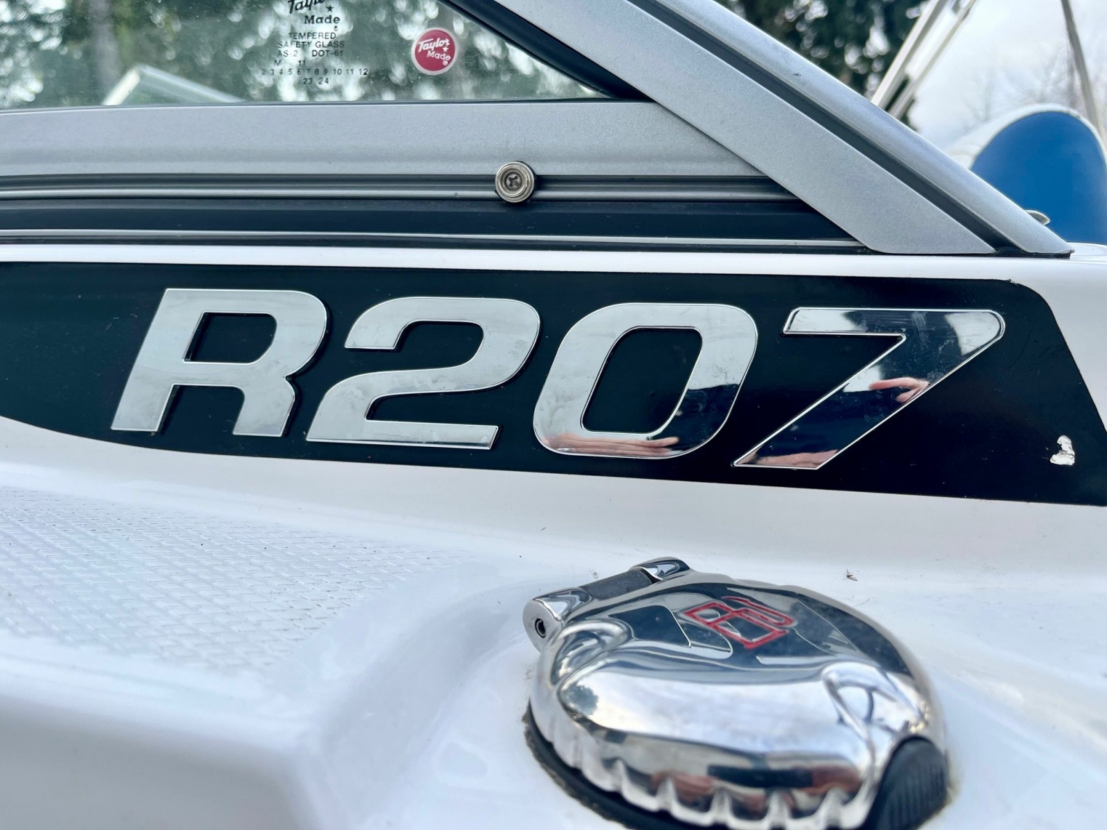 2023 Robalo R207 20