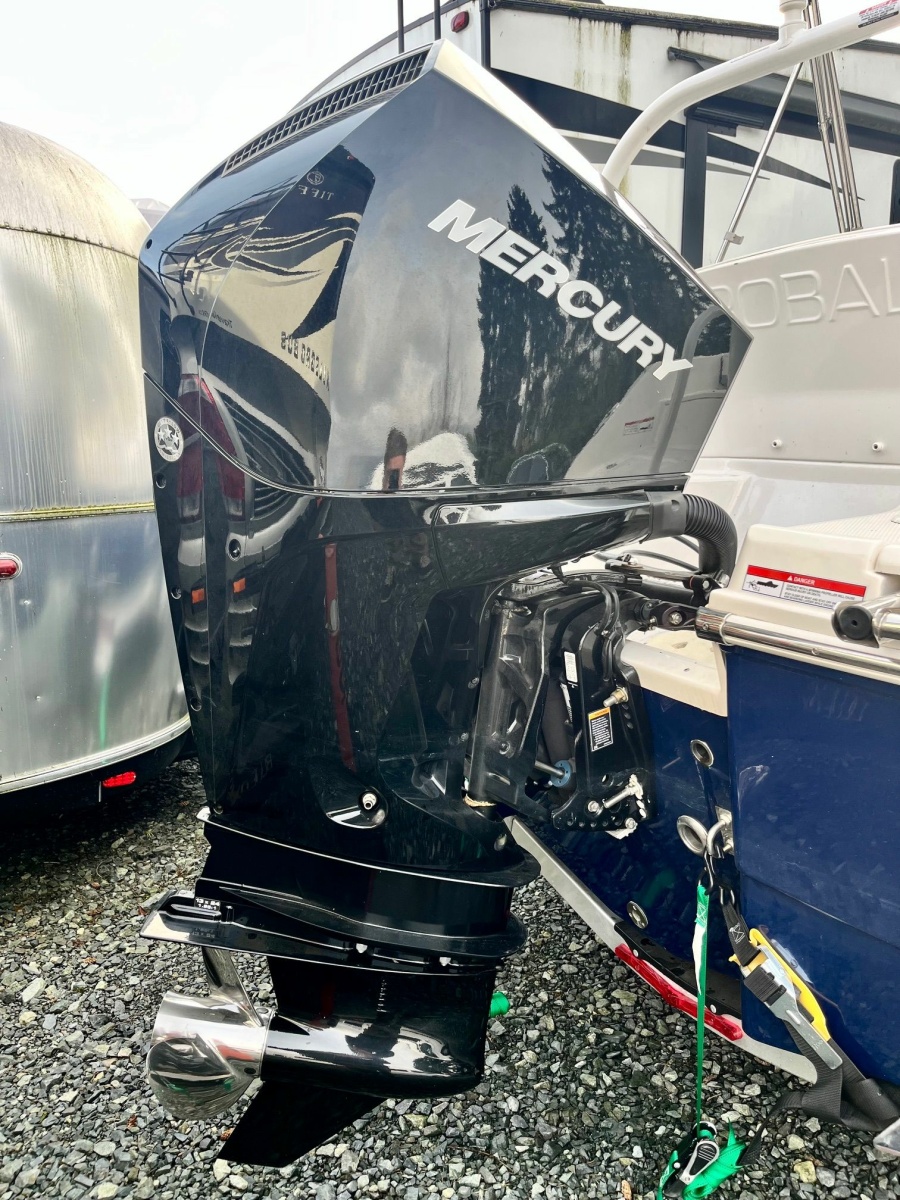 2023 Robalo R207 20