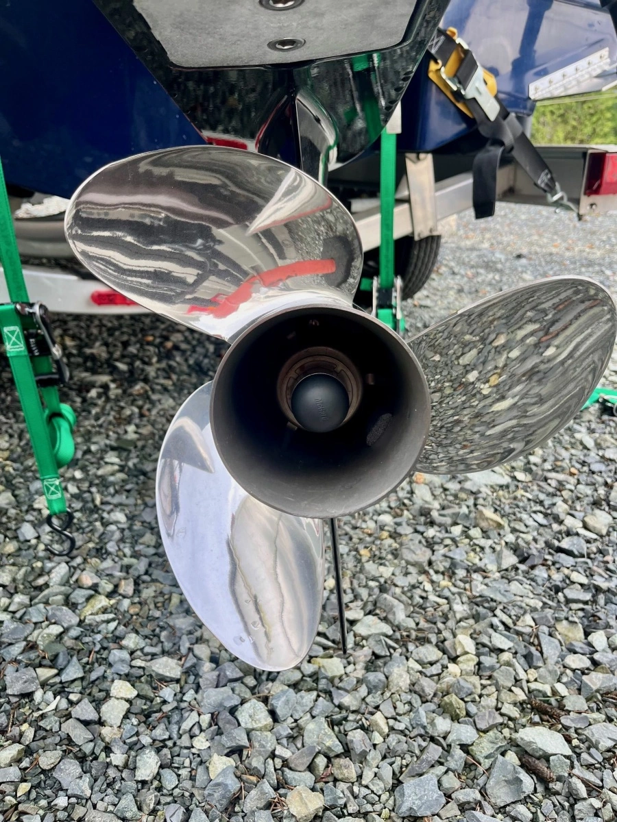 2023 Robalo R207 20