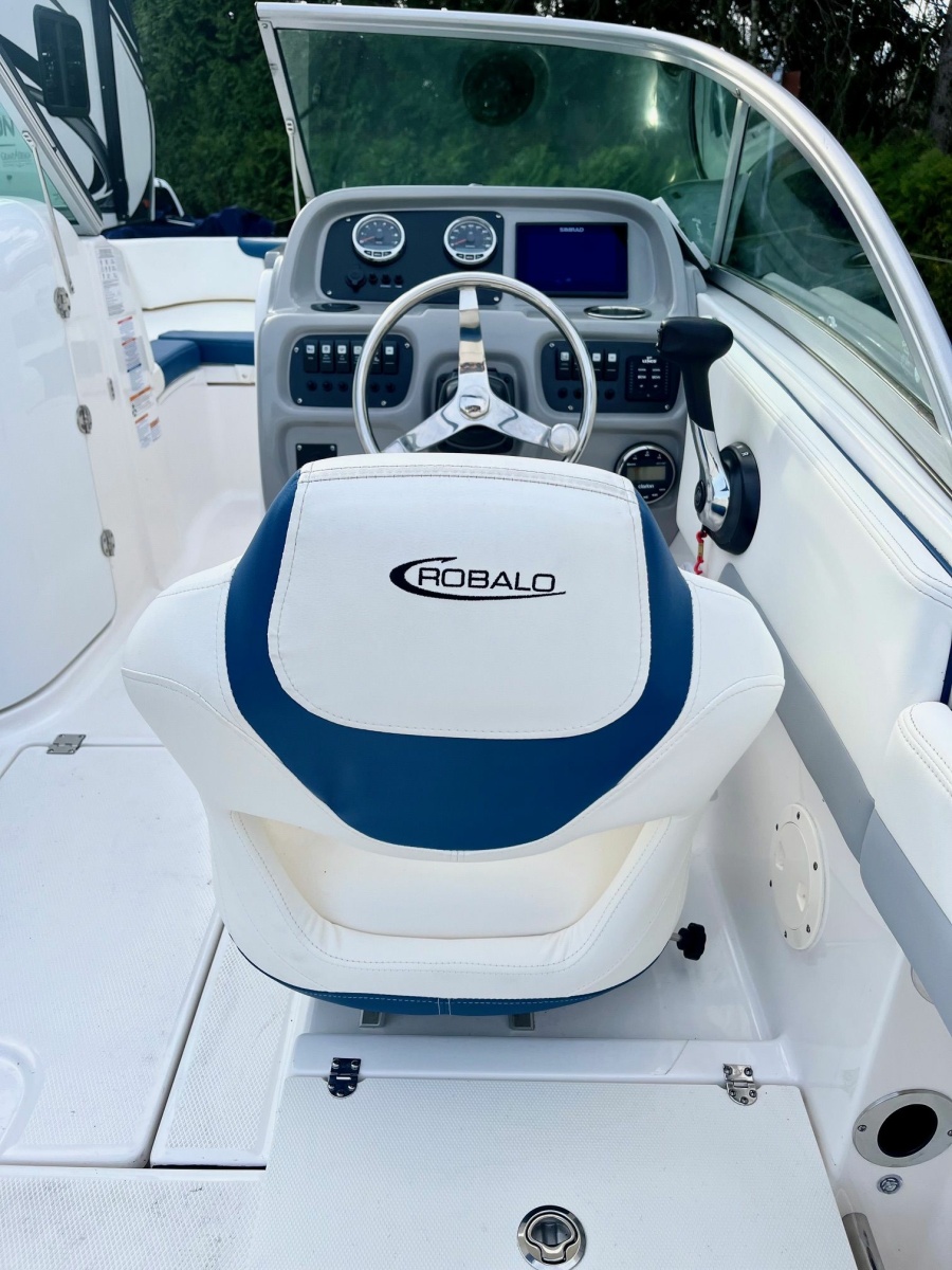 2023 Robalo R207 20