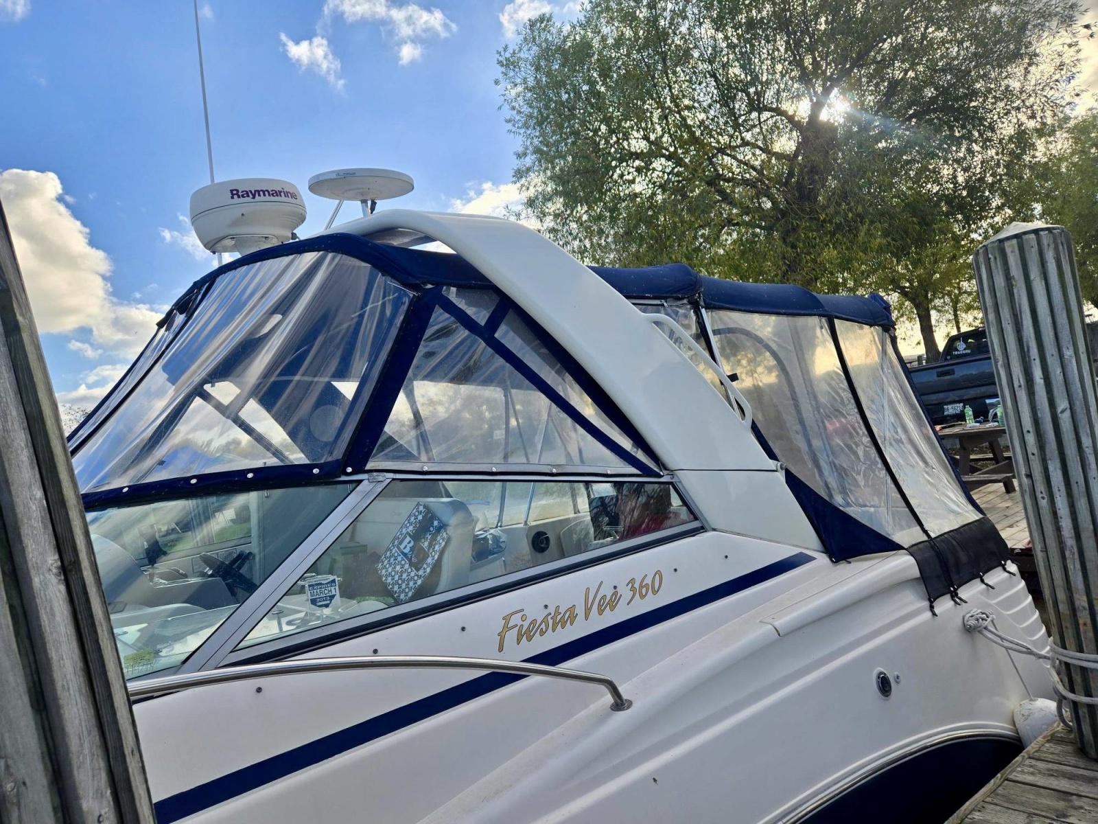2005 Rinker Fiesta Vee 360 36